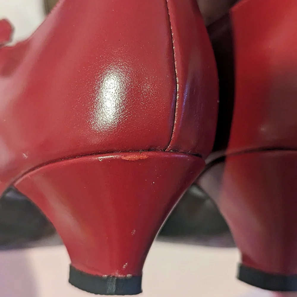 Vintage Talbots Red Leather T-Strap Kitten Heels - Picture 7 of 16